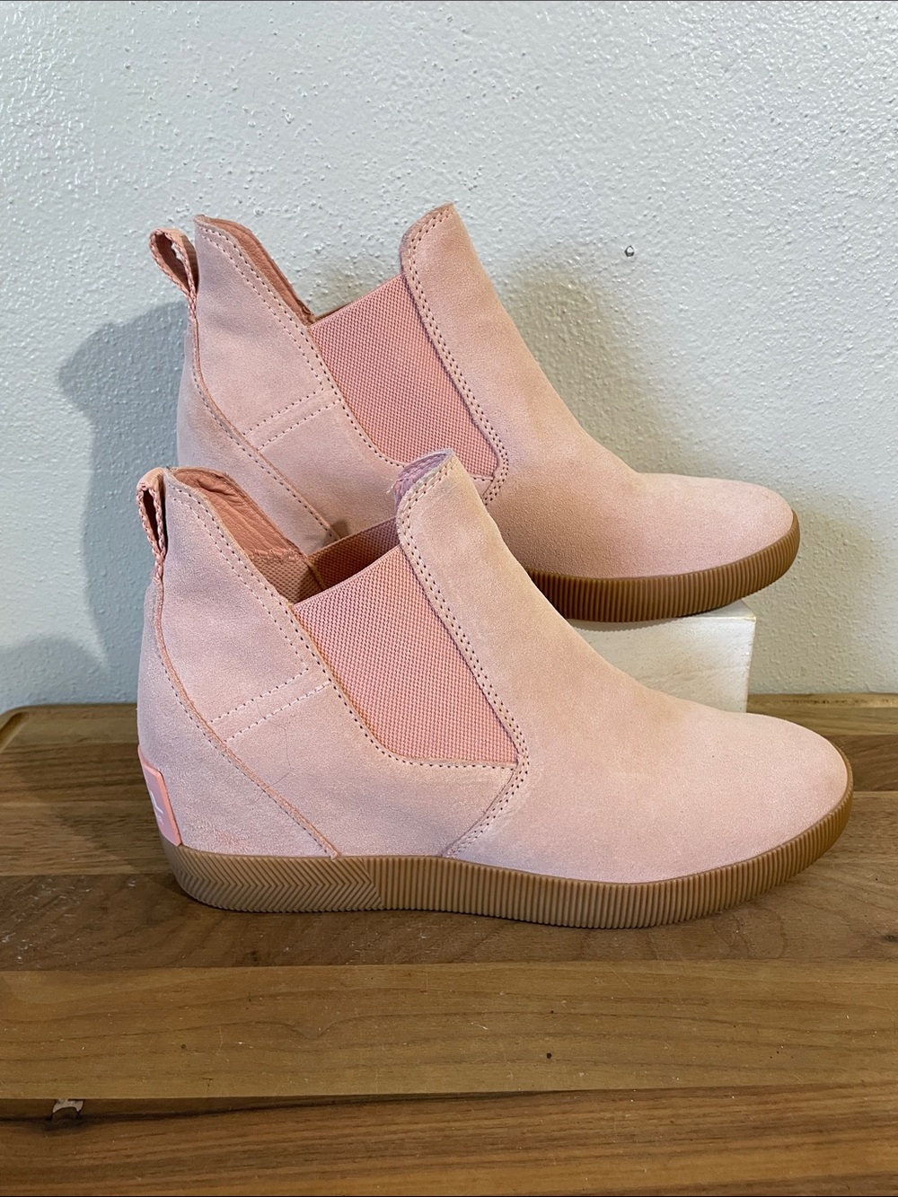 Out & About Wedge Sneaker Pink Suede Chelsea Slip On US 10 Minimalist Streetwear